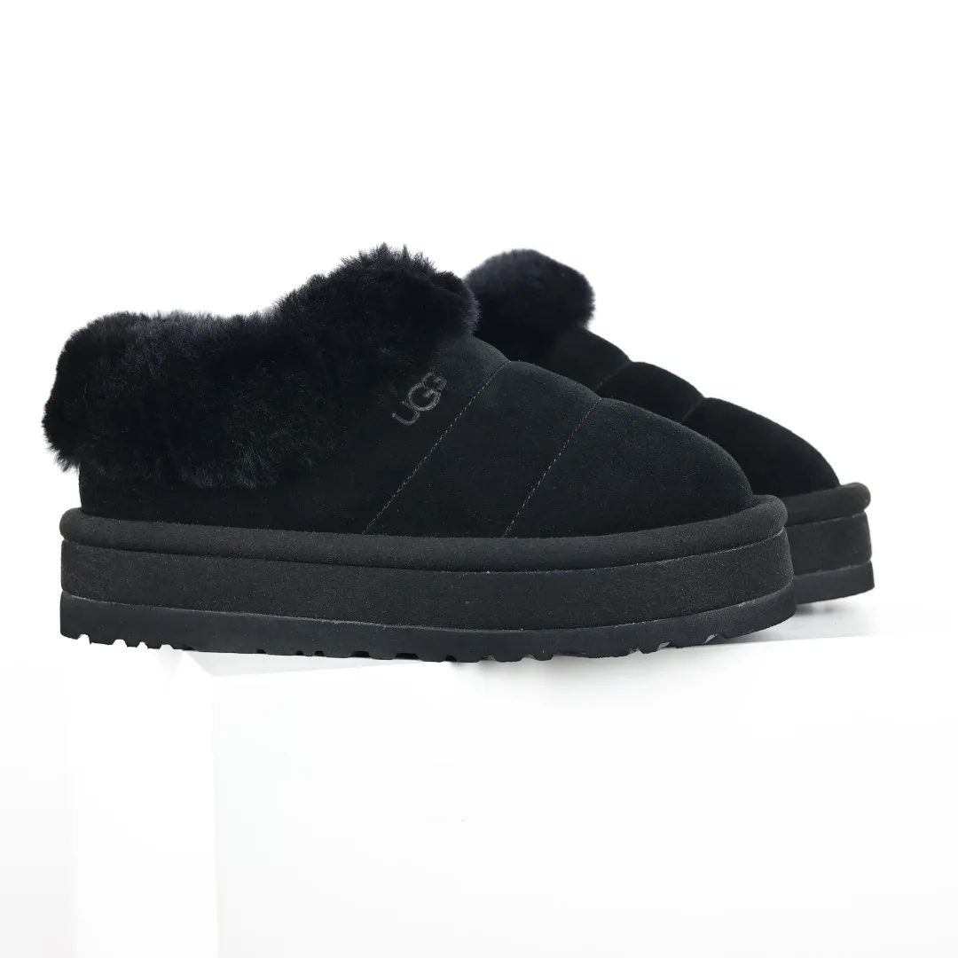 Pick up locally💰660 Core recommendation Good price Cashmere insoles are a very suitable choice for keeping warm in winter and at home. In the new year, uug launched a series of styles, which are partially geared towards the preferences of young consumers and have also moved to the forefront of fashion trends. Shoe body material Water-repellent coated suede upper 17mm UGGPURE™ implanted wool insole Lightweight non-slip comfortable rubber outsole With brand LOGO Trademark Comes with a full set of packaging Size: 35 36 37 38 39 40